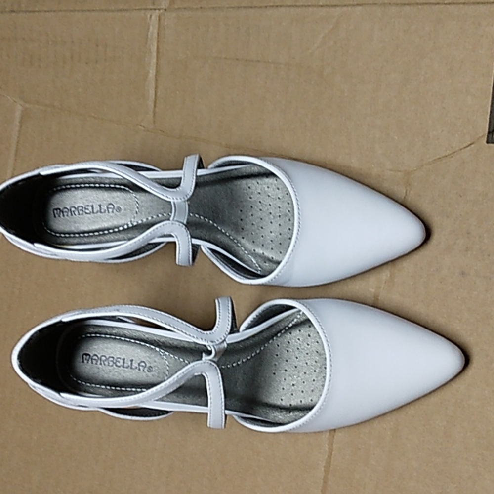 Marbella size 8 White heels